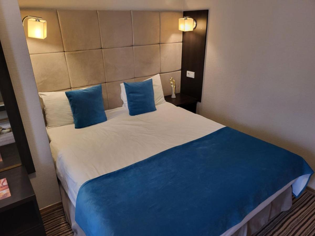Shadow Boutique Hotel & Spa キシナウ エクステリア 写真