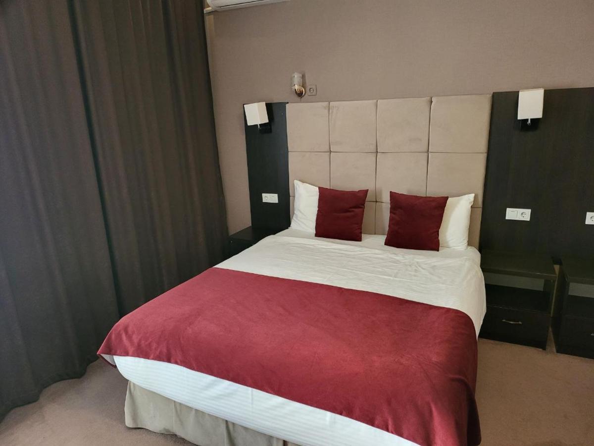 Shadow Boutique Hotel & Spa キシナウ エクステリア 写真