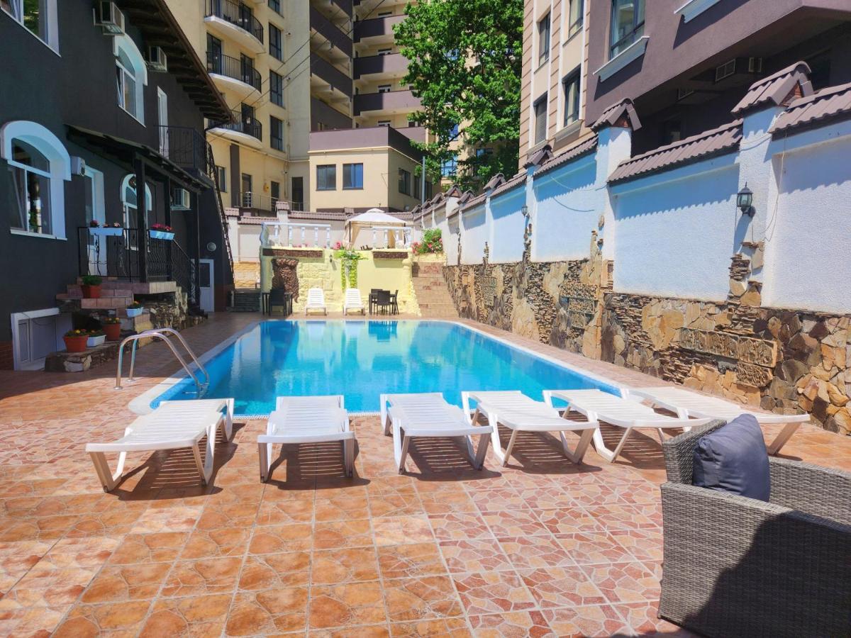 Shadow Boutique Hotel & Spa キシナウ エクステリア 写真